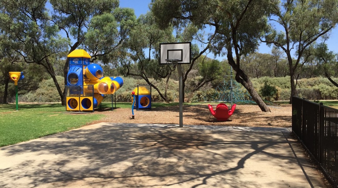 Dribble Around Your Friends at the BIG4 Renmark Riverfront Basketball Ring